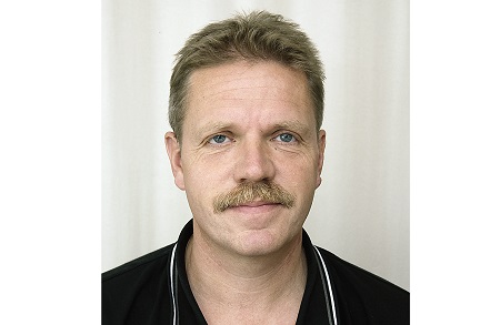 Bengt Fredriksson tittar in i kameran